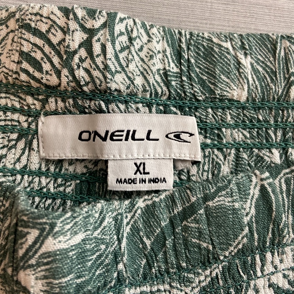 O'Neill Women's XL Green & White Wide Leg Leaf Print Pants NWT - Picture 2 of 9